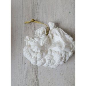 Hallmark 2001 nativity scene white ceramic ornament Xmas